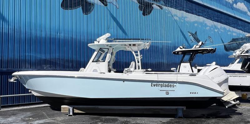 2017 Everglades 325 CC