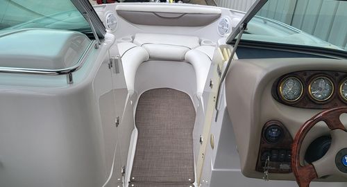 2004 Four Winns 230 Horizon