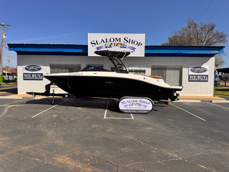 2018 Sea Ray SPX 210