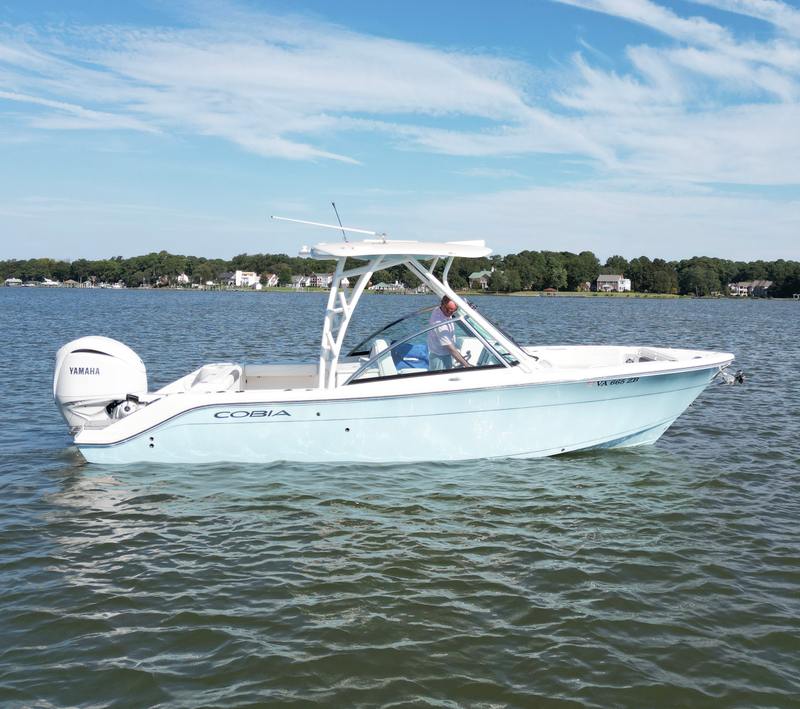 2023 Cobia 240 DC