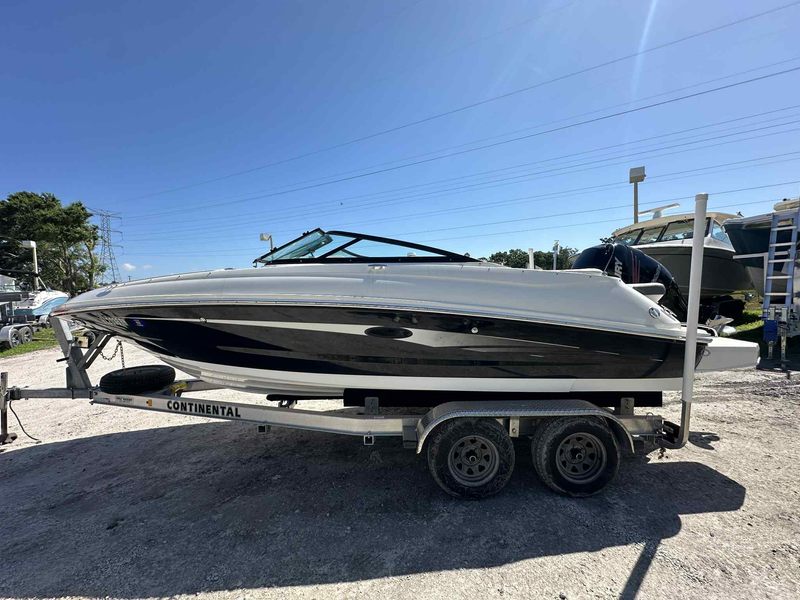 2017 Sea Ray SDX 220