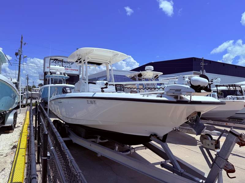 2014 Boston Whaler 27 Dauntless